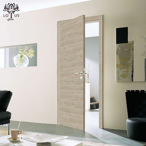 Instalação profissional de porta pivô acústica para casa